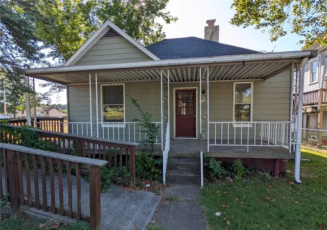 Photo 1 of Single family home for sale at 520 W Pike St, Meadowlands, PA 15347 | MLS# 1749897 | Listing updated on 2026-08-10