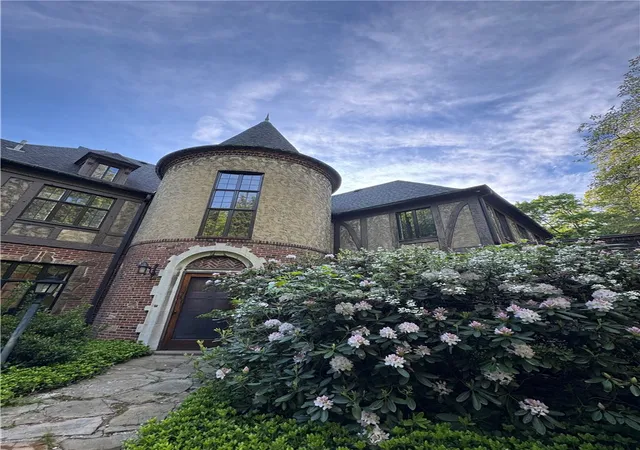 Photo 2 of Single family home for sale at 113 Maple Ave, Oil City, PA 16301 | MLS# 1749682 | Listing updated on 2026-08-13