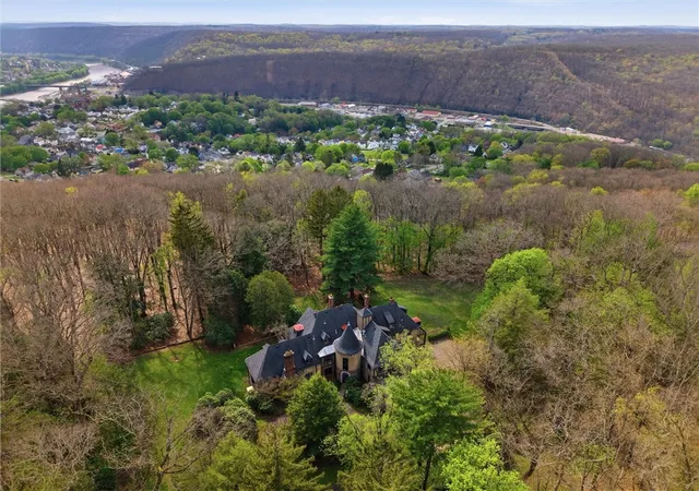 Photo 3 of Single family home for sale at 113 Maple Ave, Oil City, PA 16301 | MLS# 1749682 | Listing updated on 2026-08-13