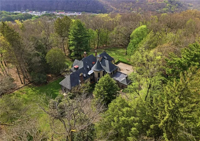 Photo 3 of Single family home for sale at 113 Maple Ave, Oil City, PA 16301 | MLS# 1749682 | Listing updated on 2026-08-13