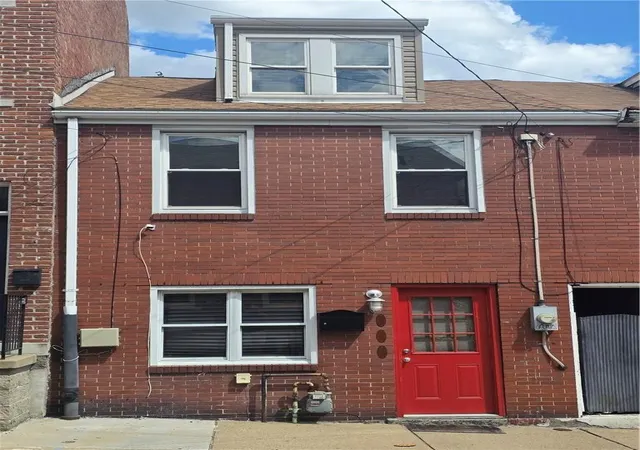 Photo 2 of Single family home for sale at 604 Middle St, Pittsburgh, PA 15212 | MLS# 1751049 | Listing updated on 2026-09-20