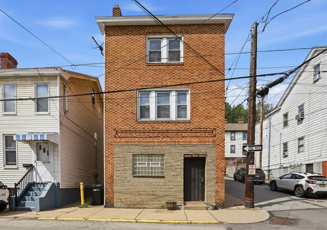 Photo 3 of Single family home for sale at 816 Penn St, Pittsburgh, PA 15215 | MLS# 1751405 | Listing updated on 2026-08-21