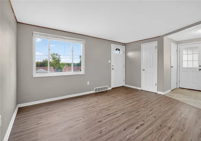Photo 4 of Single family home for sale at 3220 Overlook Dr, Liberty Boro, PA 15133 | MLS# 1750541 | Listing updated on 2026-08-26