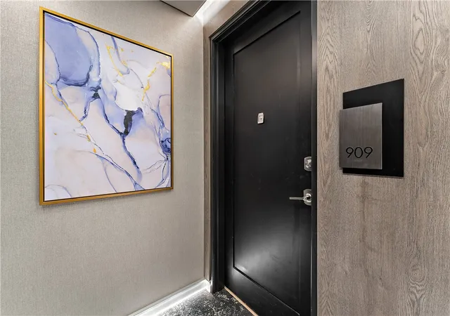 Photo 4 of Sale Pending at 350 Oliver Ave #909, Pittsburgh, PA 15222 | MLS# 1751775 | Listing updated on 2026-08-19