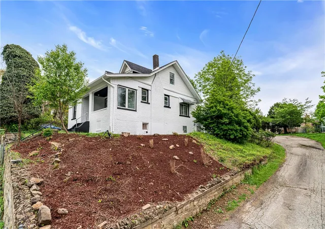 Photo 3 of Single family home for sale at 2123 Grandview Ave, Monroeville, PA 15146 | MLS# 1751987 | Listing updated on 2026-08-19