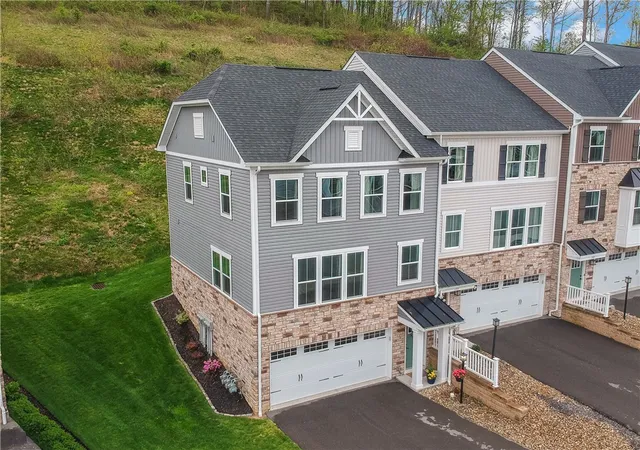 Photo 3 of Townhouse for sale at 133 Moyer Hl Dr, Cranberry Township, PA 16066 | MLS# 1750274 | Listing updated on 2026-08-30