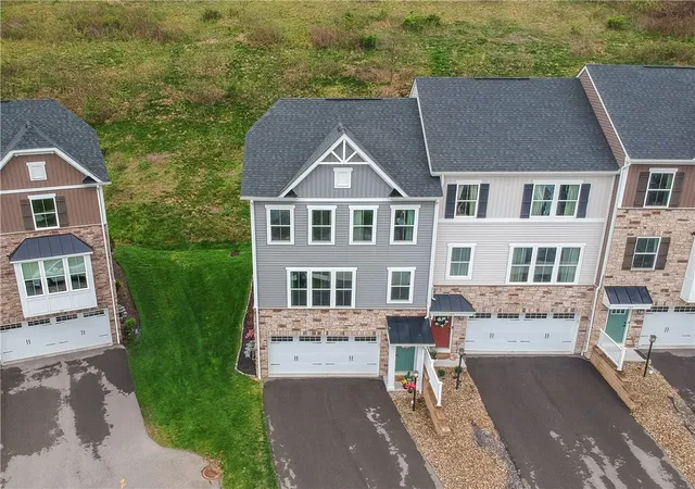Photo 3 of Townhouse for sale at 133 Moyer Hl Dr, Cranberry Township, PA 16066 | MLS# 1750274 | Listing updated on 2026-08-30