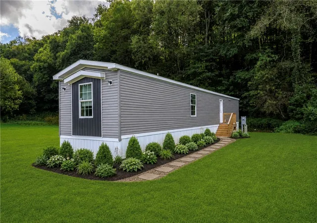 Photo 3 of Manufactured home for sale at 206 Iron Furnace Rd, East Brady, PA 16028 | MLS# 1752461 | Listing updated on 2026-08-28