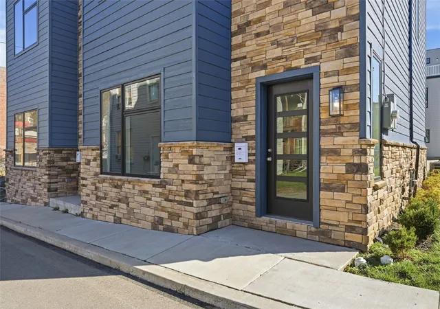 Photo 2 of Townhouse for sale at 905 Rickenbach St, East Allegheny, PA 15212 | MLS# 1752522 | Listing updated on 2026-08-21