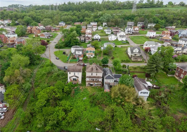 Listing Photo 5 - Condo for sale in building located at 4-6 Charles St, Dravosburg, PA 15034