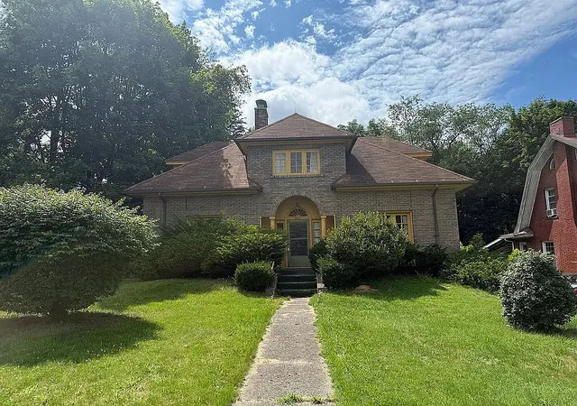 Photo 1 of Single family home for sale at 507 N Jefferson St, New Castle, PA 16101 | MLS# 1752844 | Listing updated on 2026-08-19