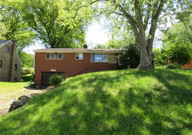 Photo 1 of Sale Pending at 429 Woodrift Ln, Pleasant Hills, PA 15236 | MLS# 1752995 | Listing updated on 2026-08-28