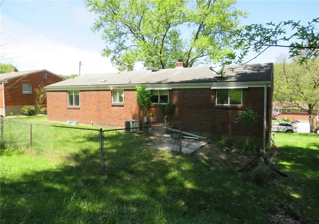 Photo 26 of Sale Pending at 429 Woodrift Ln, Pleasant Hills, PA 15236 | MLS# 1752995 | Listing updated on 2026-08-28