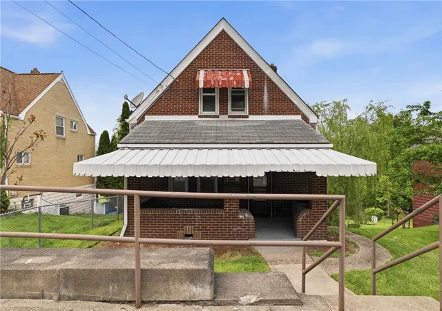Photo 2 of Single family home for sale at 821 Worthington Ave, Clairton, PA 15025 | MLS# 1752758 | Listing updated on 2026-10-06