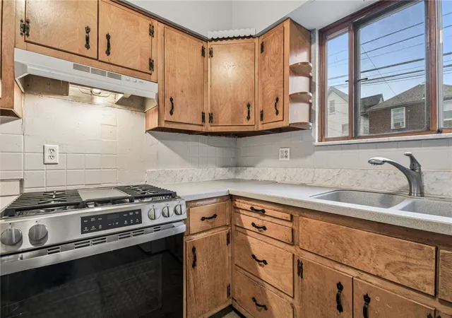 Photo 3 of Single family home for sale at 620 Broadway Ave, Mc Kees Rocks, PA 15136 | MLS# 1753436 | Listing updated on 2026-08-30