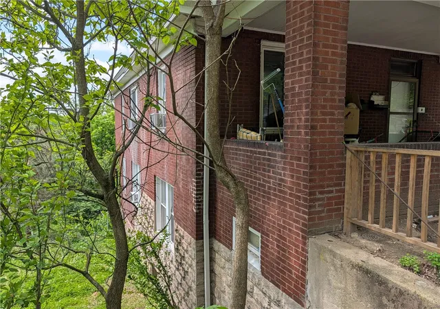 Photo 4 of House for sale at 825 Benwood Ave, Mc Kees Rocks, PA 15136 | MLS# 1753585 | Listing updated on 2026-08-18