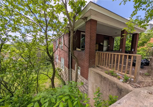 Photo 5 of House for sale at 825 Benwood Ave, Mc Kees Rocks, PA 15136 | MLS# 1753585 | Listing updated on 2026-08-18