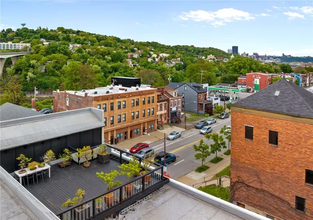 Listing Photo 2 - Condo for sale in building located at 4041 Liberty Ave, Bloomfield, PA 15224 - Unit #400