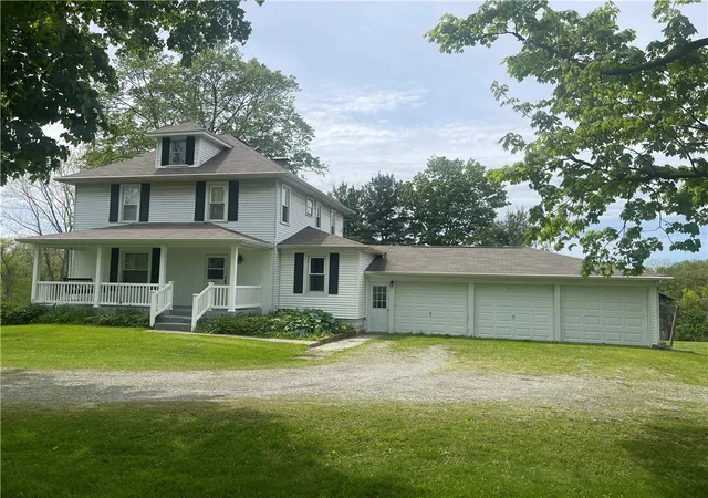Photo 2 of Sale Pending at 1055 E Lake Rd, Delaware Twp, PA 16154 | MLS# 1754033 | Listing updated on 2026-08-17