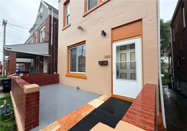 Listing Photo 3 - Condo for sale in building located at 340 Ophelia St, Oakland, PA 15213