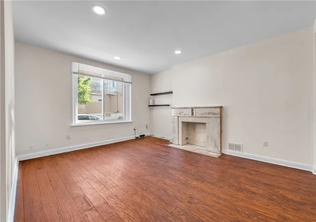 Listing Photo 5 - Condo for sale in building located at 340 Ophelia St, Oakland, PA 15213