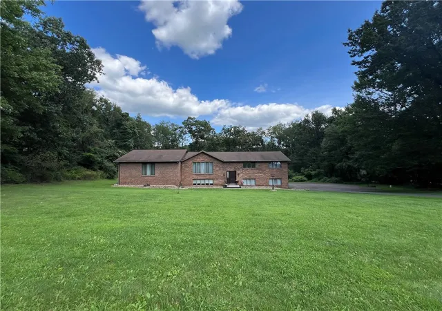 Photo 2 of Single family home for sale at 133 Woodcrest Rd, Oakland Twp, PA 16002 | MLS# 1754202 | Listing updated on 2026-08-27