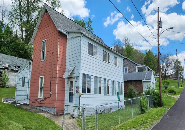Photo 2 of Single family home for sale at 2014 5th Street, Cardale, PA 15420 | MLS# 1754518 | Listing updated on 2026-08-21