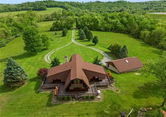 Photo 3 of Single family home for sale at 68 Putorti Ln, Chartiers, PA 15317 | MLS# 1754452 | Listing updated on 2026-08-30