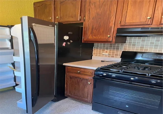 Photo 3 of Single family home for sale at 285 Sherman, Sharon, PA 16146 | MLS# 1754371 | Listing updated on 2026-09-27