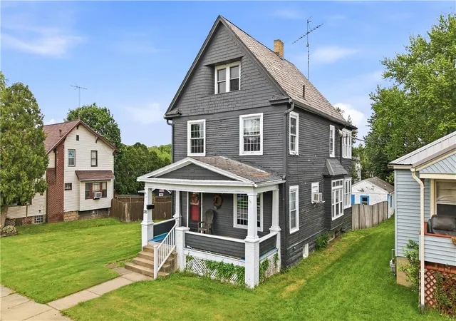 Photo 4 of Single family home for sale at 285 Sherman, Sharon, PA 16146 | MLS# 1754371 | Listing updated on 2026-09-27