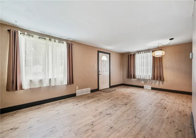 Photo 3 of Single family home for sale at 904 Sunnyside Dr, West Mifflin, PA 15122 | MLS# 1754312 | Listing updated on 2026-09-24