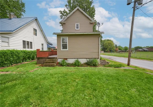 Photo 3 of Single family home for sale at 328 Cleveland St, Kittanning, PA 16201 | MLS# 1754961 | Listing updated on 2026-08-20