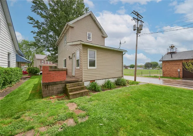 Photo 4 of Single family home for sale at 328 Cleveland St, Kittanning, PA 16201 | MLS# 1754961 | Listing updated on 2026-08-20