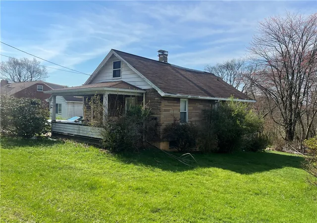 Photo 2 of Single family home for sale at 869 E Hill Dr, New Kensington, PA 15068 | MLS# 1754937 | Listing updated on 2026-08-18
