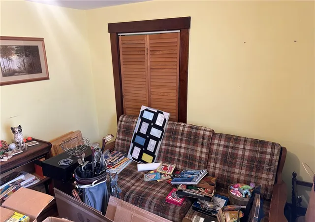Photo 3 of Single family home for sale at 869 E Hill Dr, New Kensington, PA 15068 | MLS# 1754937 | Listing updated on 2026-08-18