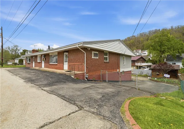 Photo 3 of Single family home for sale at 313 Allison St, West Newton, PA 15089 | MLS# 1754613 | Listing updated on 2026-08-21