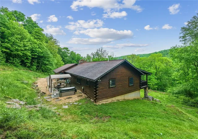 Photo 3 of Sale Pending at 905 Indian Crk Valley Rd, Indian Head, PA 15446 | MLS# 1755306 | Listing updated on 2026-08-24