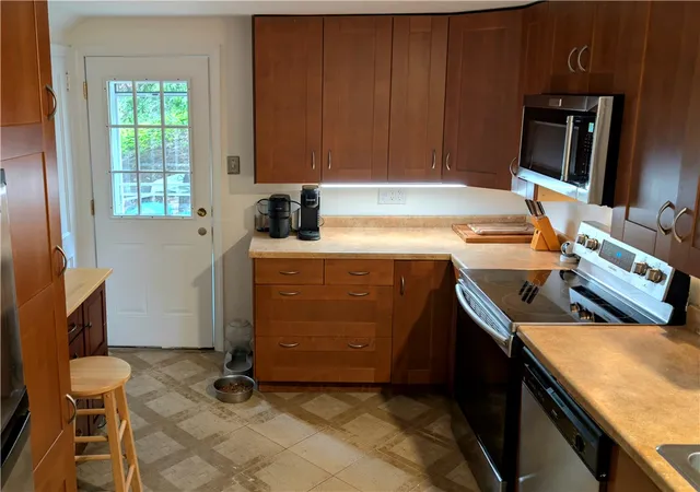 Photo 2 of Single family home for sale at 202 Park Pl, Pittsburgh, PA 15237 | MLS# 1755400 | Listing updated on 2026-08-24