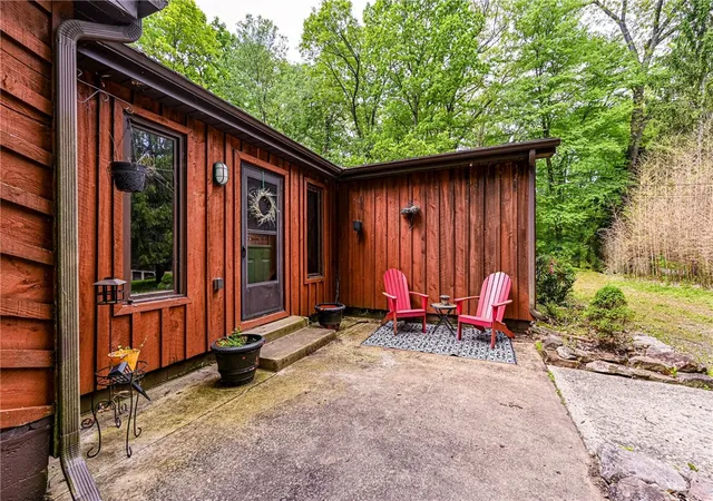 Photo 3 of Single family home for sale at 120 Fox Rd, Loyalhanna, PA 15681 | MLS# 1755298 | Listing updated on 2026-08-24