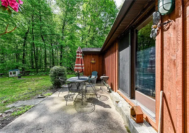 Photo 3 of Single family home for sale at 120 Fox Rd, Loyalhanna, PA 15681 | MLS# 1755298 | Listing updated on 2026-08-24