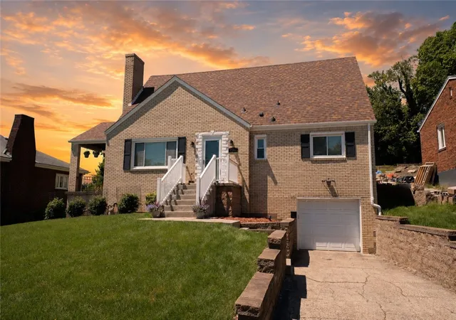 Photo 1 of Single family home for sale at 1504 Greentree Rd, Scott Twp, PA 15220 | MLS# 1757304 | Listing updated on 2026-08-28