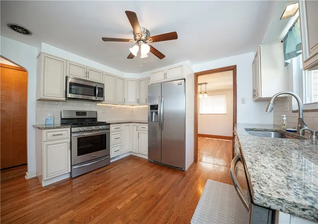 Photo 2 of Single family home for sale at 1504 Greentree Rd, Scott Twp, PA 15220 | MLS# 1757304 | Listing updated on 2026-08-28