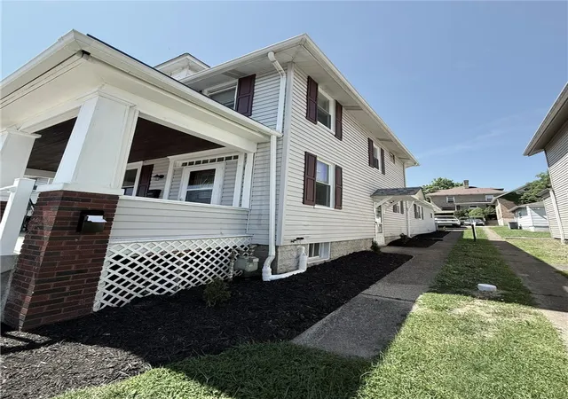Photo 3 of Single family home for sale at 733 Speer St, Belle Vernon, PA 15012 | MLS# 1757491 | Listing updated on 2026-08-28
