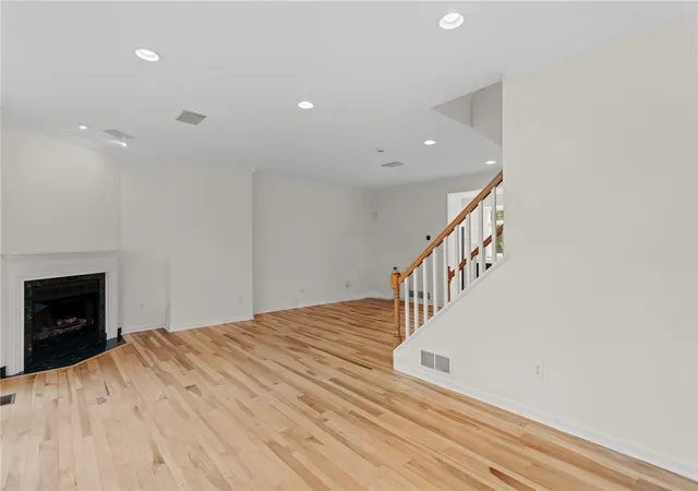 Photo 4 of Townhouse for sale at 20 Waterfront Dr, Pittsburgh, PA 15222 | MLS# 1754302 | Listing updated on 2026-08-12