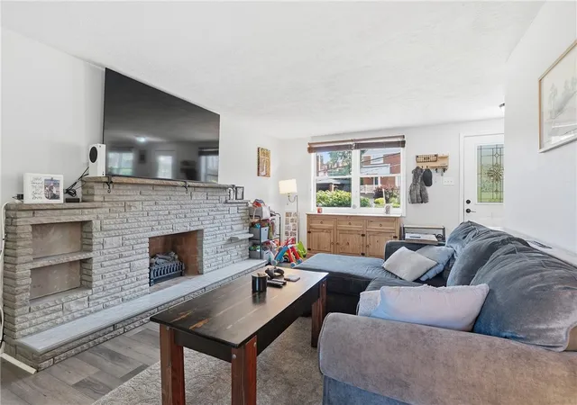 Photo 2 of Single family home for sale at 11 E Willock Rd, Brentwood, PA 15227 | MLS# 1757888 | Listing updated on 2026-08-29