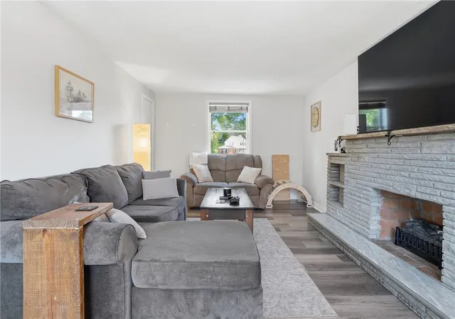 Photo 3 of Single family home for sale at 11 E Willock Rd, Brentwood, PA 15227 | MLS# 1757888 | Listing updated on 2026-08-29
