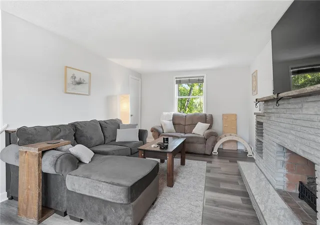 Photo 4 of Single family home for sale at 11 E Willock Rd, Brentwood, PA 15227 | MLS# 1757888 | Listing updated on 2026-08-29