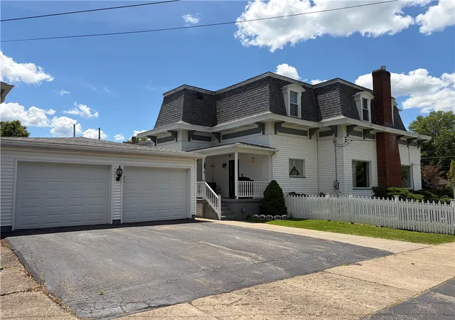 Photo 2 of Single family home for sale at 70 Lake St, Stoneboro, PA 16153 | MLS# 1757984 | Listing updated on 2026-08-24