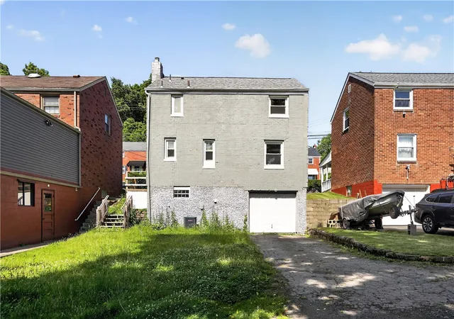 Photo 3 of Single family home for sale at 3610 Kaufmann Ave, Brentwood, PA 15227 | MLS# 1757667 | Listing updated on 2026-08-18