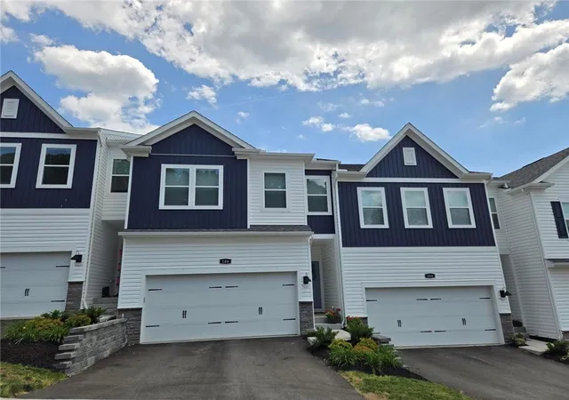 Photo 2 of Townhouse for sale at 206 Paddock Ln, Jackson Twp, PA 16037 | MLS# 1758526 | Listing updated on 2026-08-18